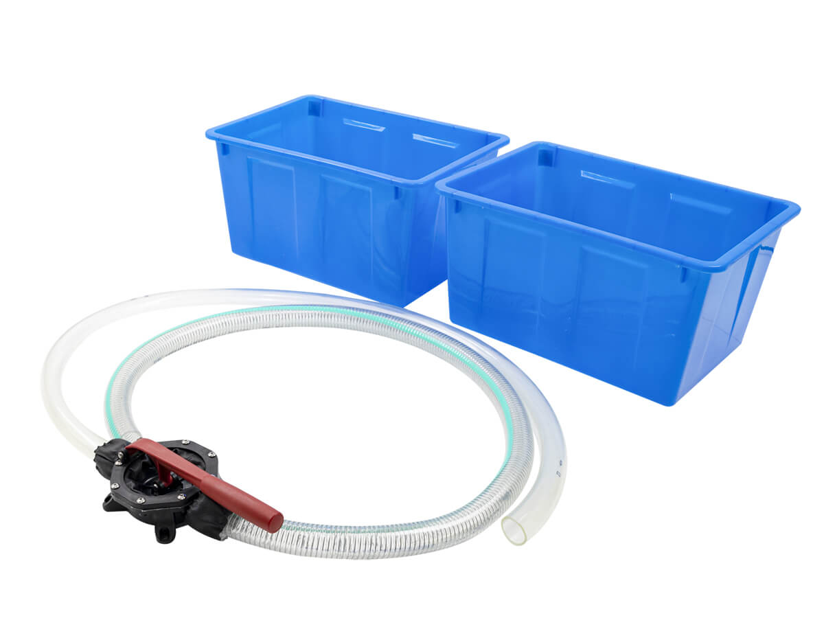 Wassertisch-Pumpe mit Schlauch und 2 Kunststoffboxen